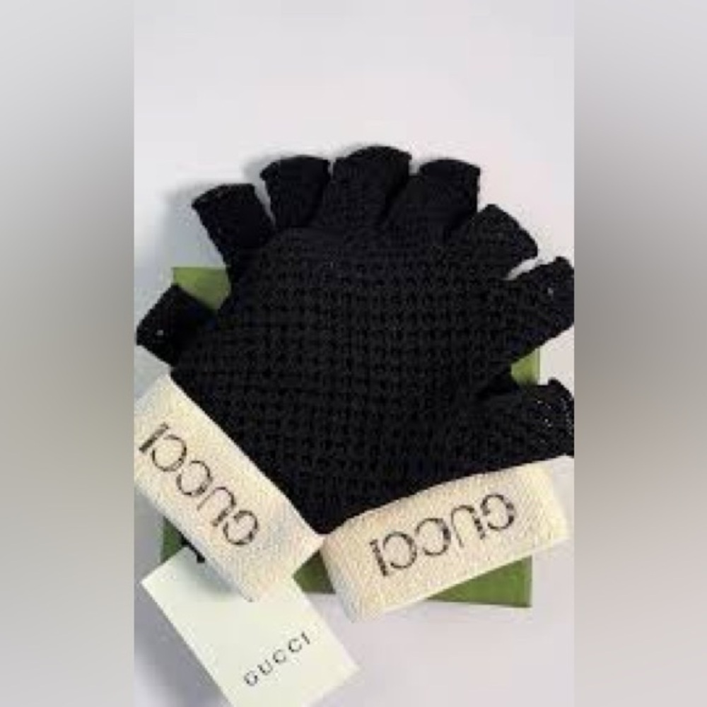 Gucci Black Crochet Fingerless Logo Gloves NWT - Picture 9 of 9